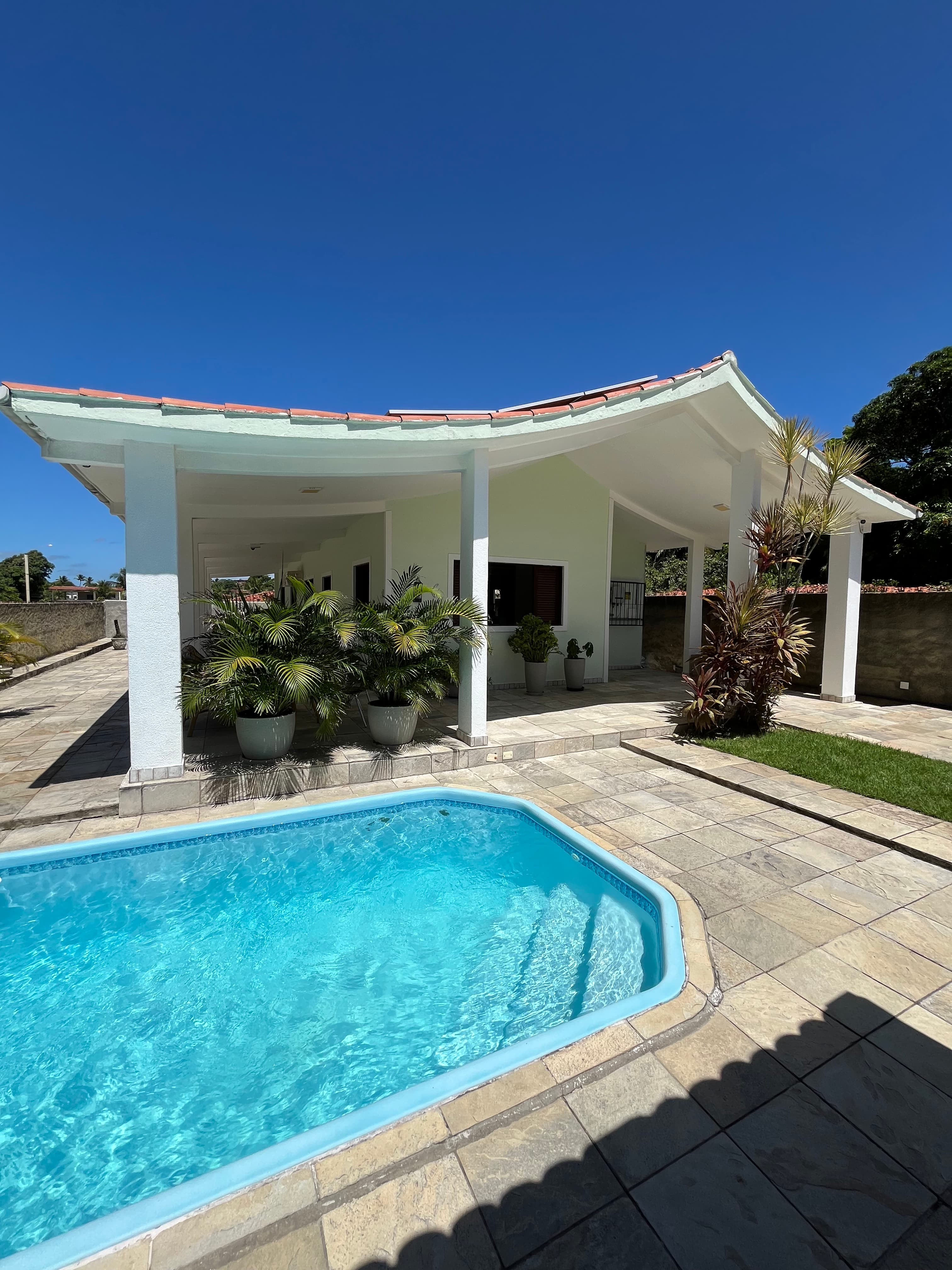 Casa com 04 quartos em Enseada dos Corais