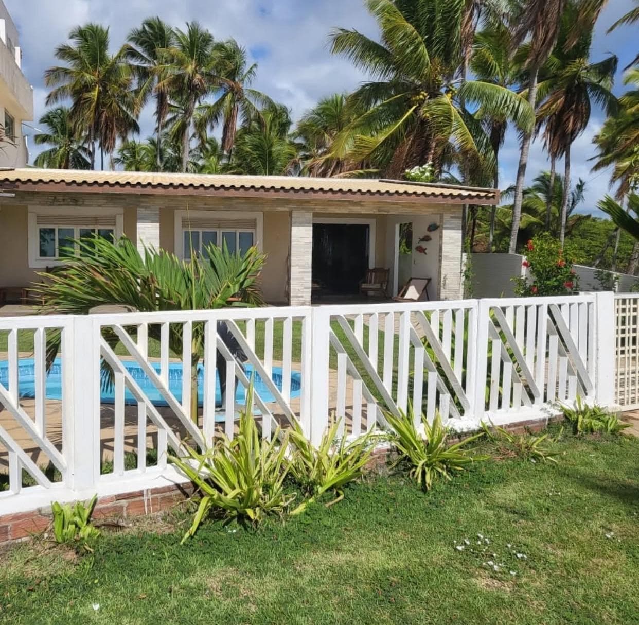Casa com 04 quartos à Beira Mar de Tamandaré