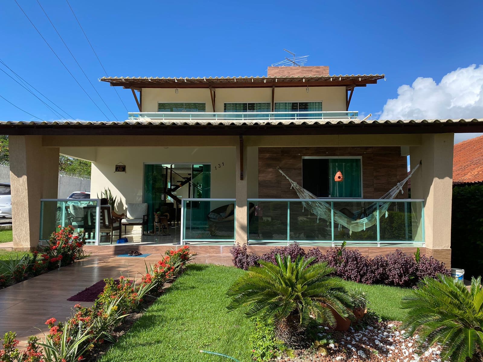 Casa com 05 quartos no Condomínio Rainha da Paz